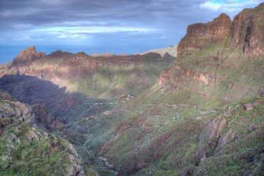 İspanya 'da Tenerife, Kanarya Adaları, Masca Köyü' ne giden yol..