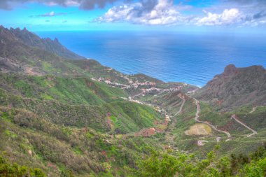 İspanya, Kanarya Adaları, Tenerife 'deki Taganana köyünün hava manzarası.