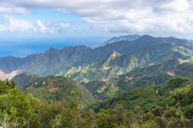 Tenerife 'deki Anaga dağlarının manzarası, Kanarya adaları, İspanya.