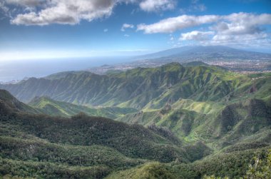 Pico de Teide Tenerife, Kanarya Adaları, İspanya 'daki Anaga dağlarından izlendi.