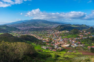 Tenerife 'deki La Laguna manzaralı Pico de Teide, Kanarya Adaları, İspanya.