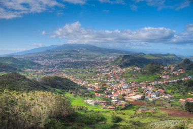 Tenerife 'deki La Laguna manzaralı Pico de Teide, Kanarya Adaları, İspanya.
