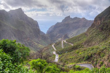 İspanya 'da Tenerife, Kanarya Adaları, Masca Köyü' ne giden yol..
