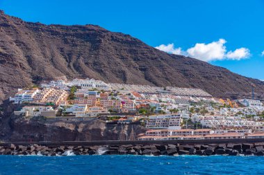 İspanya, Tenerife, Kanarya Adaları, Los Gigantes 'te tatil evleri.