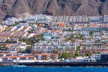 İspanya, Tenerife, Kanarya Adaları, Los Gigantes 'te tatil evleri.