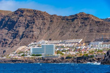 İspanya, Tenerife, Kanarya Adaları, Los Gigantes 'te tatil evleri.