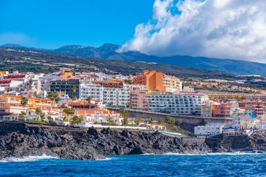 İspanya, Tenerife, Kanarya Adaları, Los Gigantes 'te tatil evleri.