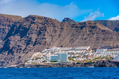 İspanya, Tenerife, Kanarya Adaları, Los Gigantes 'te tatil evleri.