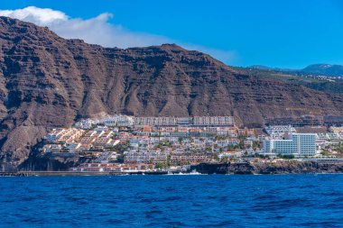 İspanya, Tenerife, Kanarya Adaları, Los Gigantes 'te tatil evleri.