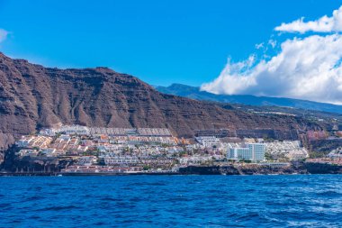 İspanya, Tenerife, Kanarya Adaları, Los Gigantes 'te tatil evleri.