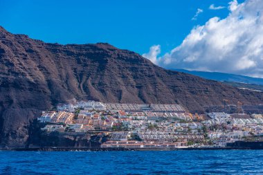 İspanya, Tenerife, Kanarya Adaları, Los Gigantes 'te tatil evleri.