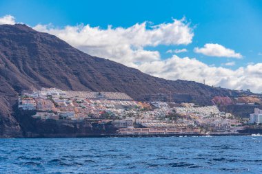 İspanya, Tenerife, Kanarya Adaları, Los Gigantes 'te tatil evleri.