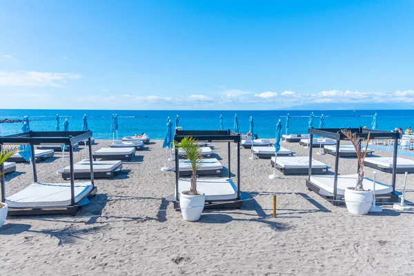 Sun Lounges Playa de Fanabe, Tenerife, Kanarya Adaları, İspanya.