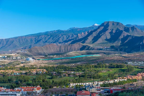 Pico de Teide Tenerife, Kanarya Adaları 'nda Montana Chayofita' nın arkasında görüldü..