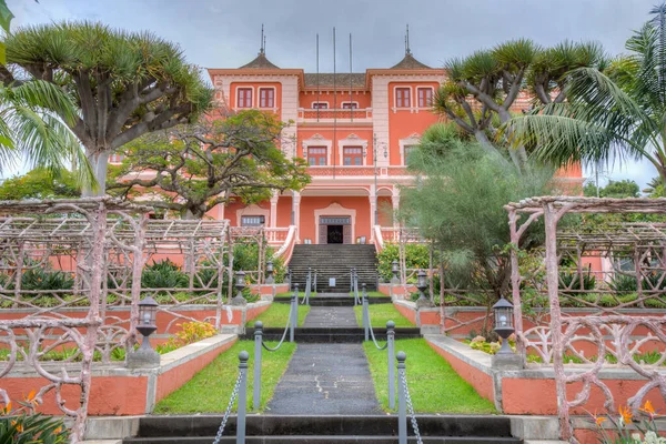 Liceo de Taoro İspanya 'nın Kanarya Adaları, Tenerife şehrinde yer alan bir şehirdir..