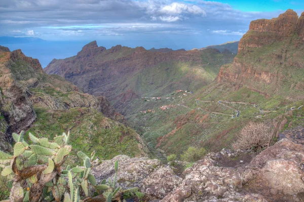 Estrada Sinuosa Para Aldeia Masca Situada Num Pitoresco Vale Tenerife — Fotografia de Stock