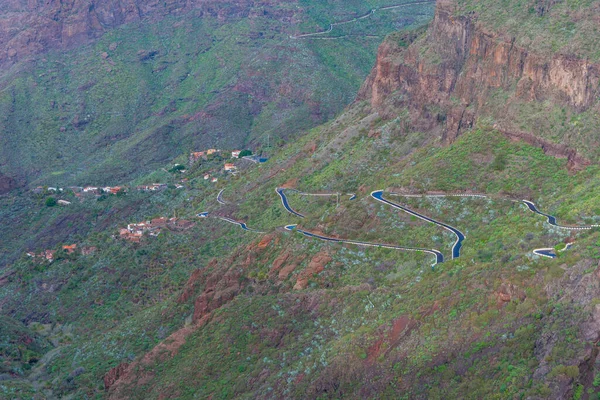 İspanya 'da Tenerife, Kanarya Adaları, Masca Köyü' ne giden yol..