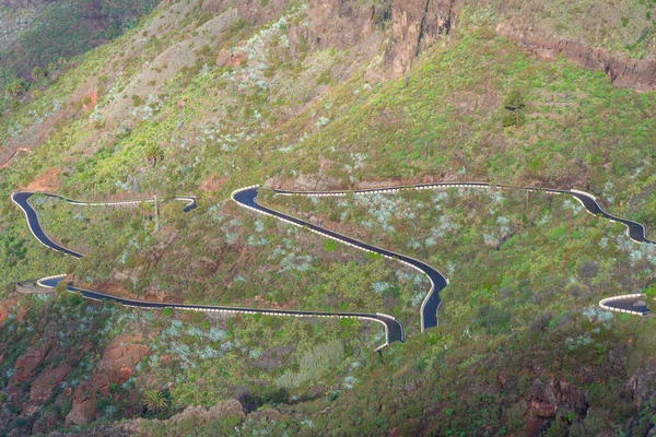 İspanya 'da Tenerife, Kanarya Adaları, Masca Köyü' ne giden yol..