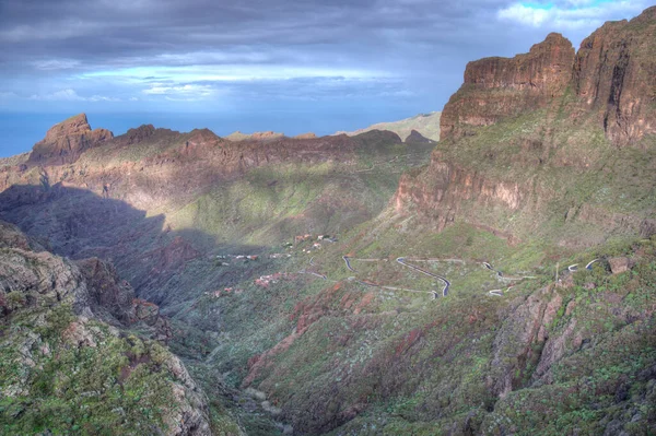 İspanya 'da Tenerife, Kanarya Adaları, Masca Köyü' ne giden yol..