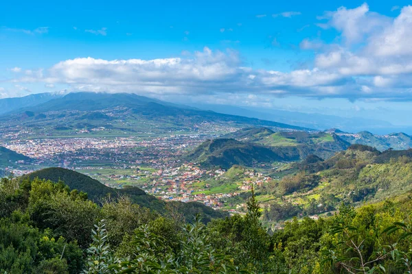 Pico de Teide Tenerife, Kanarya Adaları, İspanya 'daki Anaga dağlarından izlendi.