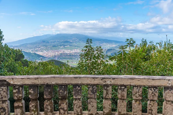 Pico de Teide Tenerife, Kanarya Adaları, İspanya 'daki Anaga dağlarından izlendi.