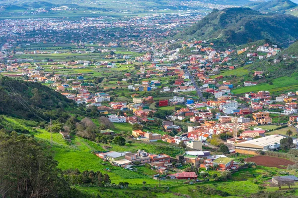 İspanya, Kanarya Adaları, Tenerife 'deki La Laguna kasabasının hava manzarası.