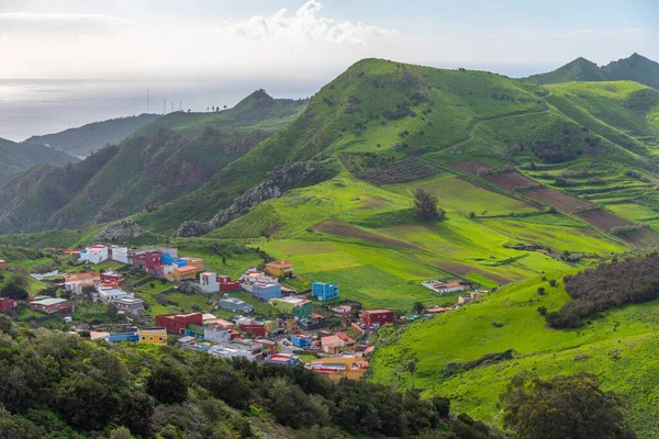 İspanya, Kanarya Adaları 'ndaki Anaga dağlarında Tenerife' nin tarım manzarası.
