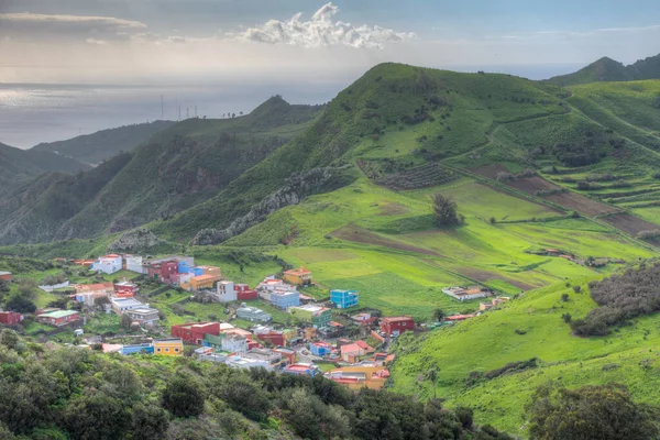 İspanya, Kanarya Adaları 'ndaki Anaga dağlarında Tenerife' nin tarım manzarası.
