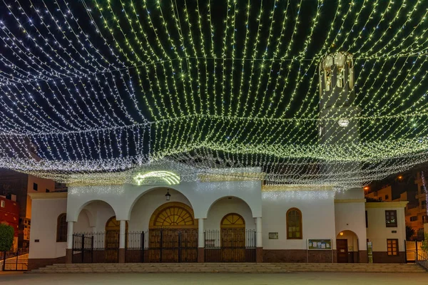 Parish Kilisesi 'nin gece manzarası Los Cristianos, Tenerife, Kanarya Adaları, İspanya' daki carmen leydimizin.