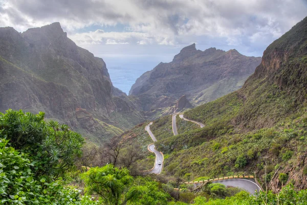 İspanya 'da Tenerife, Kanarya Adaları, Masca Köyü' ne giden yol..