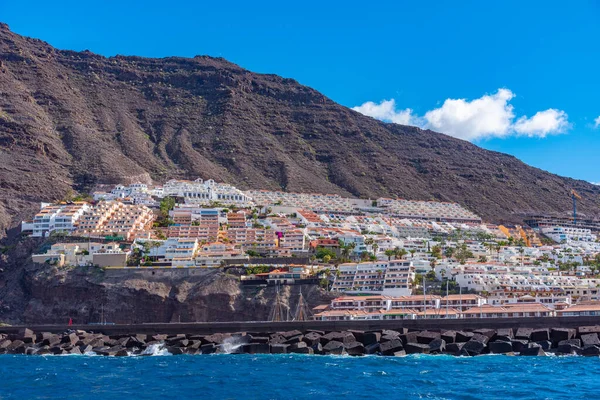 İspanya, Tenerife, Kanarya Adaları, Los Gigantes 'te tatil evleri.