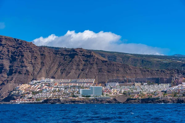 İspanya, Tenerife, Kanarya Adaları, Los Gigantes 'te tatil evleri.