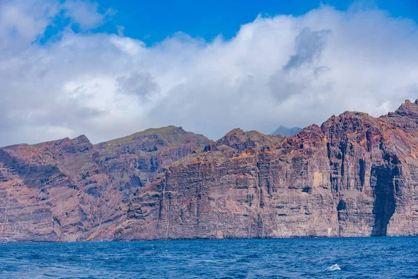 Tenerife 'deki Los Gigantes uçurumları, Kanarya adaları, İspanya.