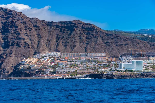 İspanya, Tenerife, Kanarya Adaları, Los Gigantes 'te tatil evleri.