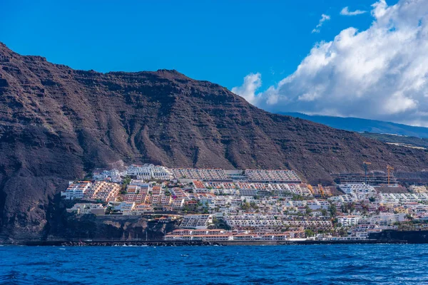 İspanya, Tenerife, Kanarya Adaları, Los Gigantes 'te tatil evleri.