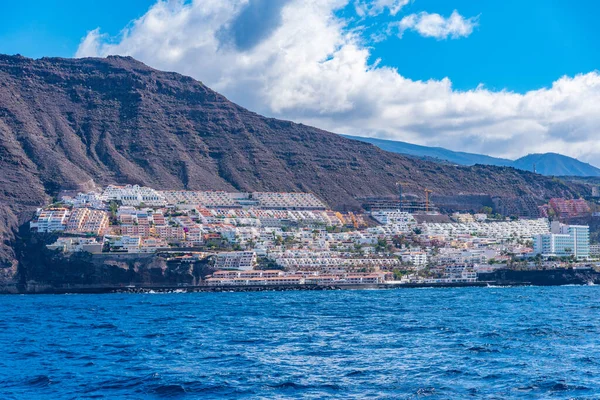 İspanya, Tenerife, Kanarya Adaları, Los Gigantes 'te tatil evleri.
