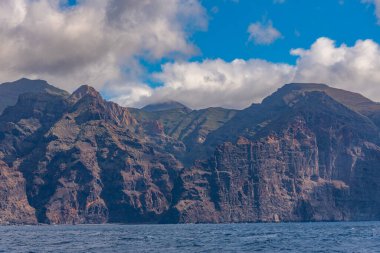 Tenerife 'deki Los Gigantes uçurumları, Kanarya adaları, İspanya.