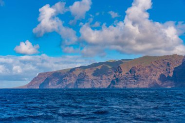 Tenerife 'deki Los Gigantes uçurumları, Kanarya adaları, İspanya.