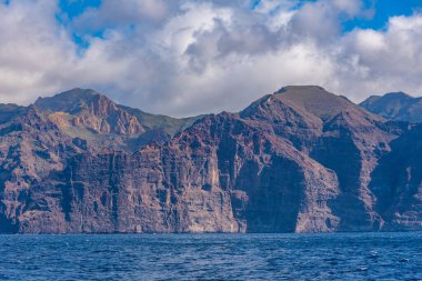 Tenerife 'deki Los Gigantes uçurumları, Kanarya adaları, İspanya.