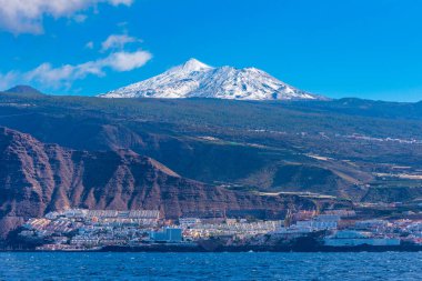 Pico de Teide Tenerife, Kanarya Adaları, İspanya 'daki Los Gigantes' e bakıyor..