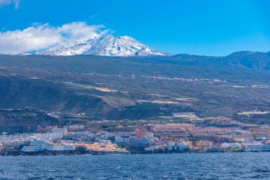 Pico de Teide Tenerife, Kanarya Adaları, İspanya 'daki Los Gigantes' e bakıyor..