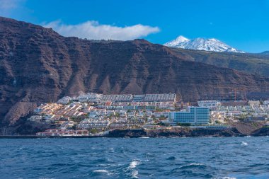 Pico de Teide Tenerife, Kanarya Adaları, İspanya 'daki Los Gigantes' e bakıyor..