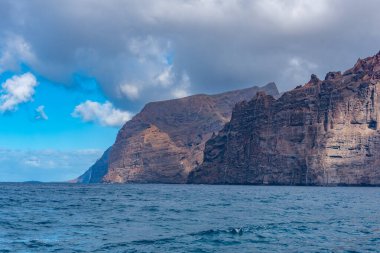 Tenerife 'deki Los Gigantes uçurumları, Kanarya adaları, İspanya.