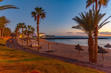 Günbatımında Playa del Camison Tenerife, Kanarya Adaları, İspanya.