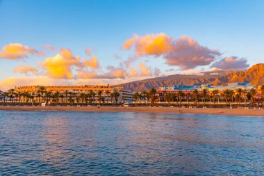 Günbatımında Playa del Camison Tenerife, Kanarya Adaları, İspanya.