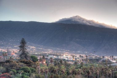 Puerto de la Cruz üzerinde gün batımı, Kanarya Adaları, İspanya.