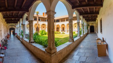 Pula, Croati 'deki St. Francis Kilisesi ve Manastırı.