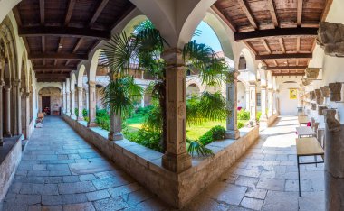 Pula, Croati 'deki St. Francis Kilisesi ve Manastırı.