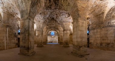 Hırvatistan 'ın Spli kentindeki Diocletian Sarayı' nın taş mahzenleri