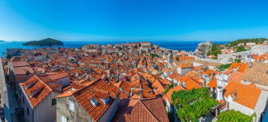Eski Dubrovnik, Croati kentinin kırmızı çatılarının havadan görünüşü